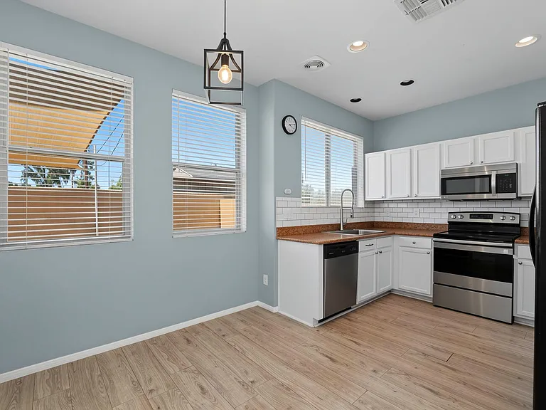 1886 E Don Carlos Ave #139 — Photo 12