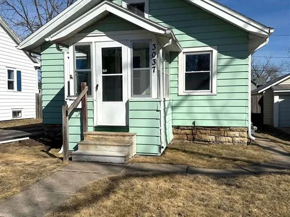 3037 D Ave NE, Cedar Rapids, IA 52402