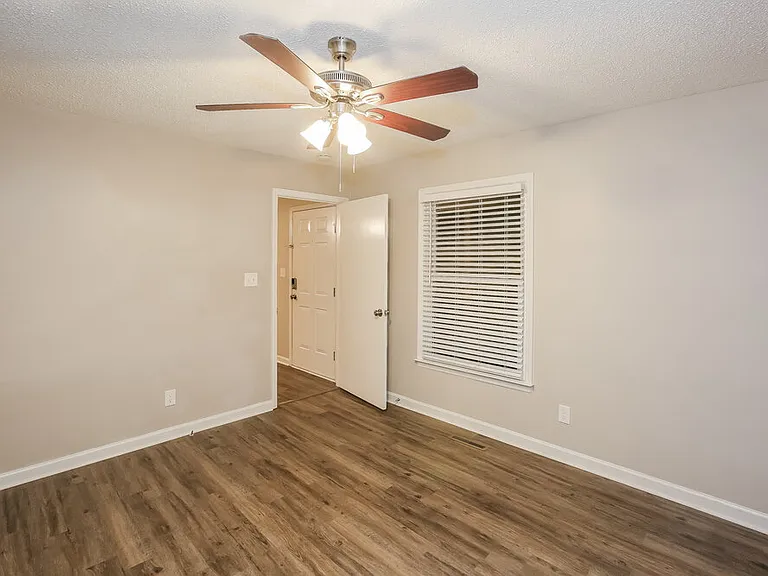 431 Hillcrest Dr — Photo 9