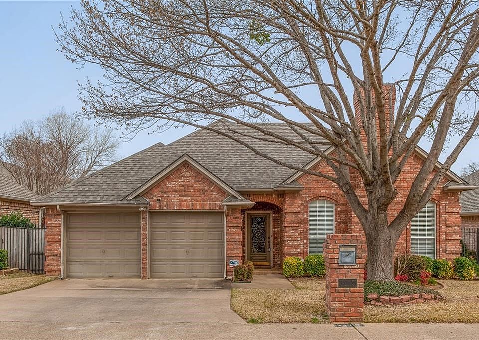 1st image of 3219 Village Oak Dr