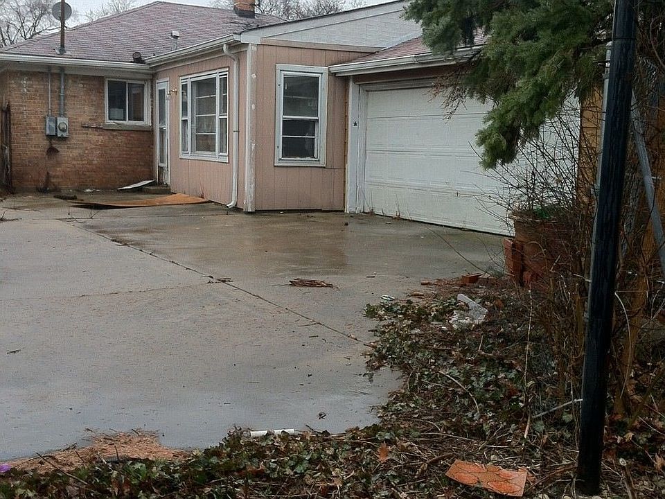 2nd image of 2447 Hawthorne Rd
