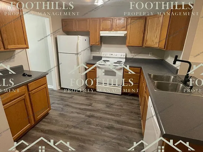 129 Ashton Ln — Photo 5
