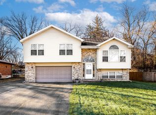 16474 Belleplaine Dr, Markham, IL 60428