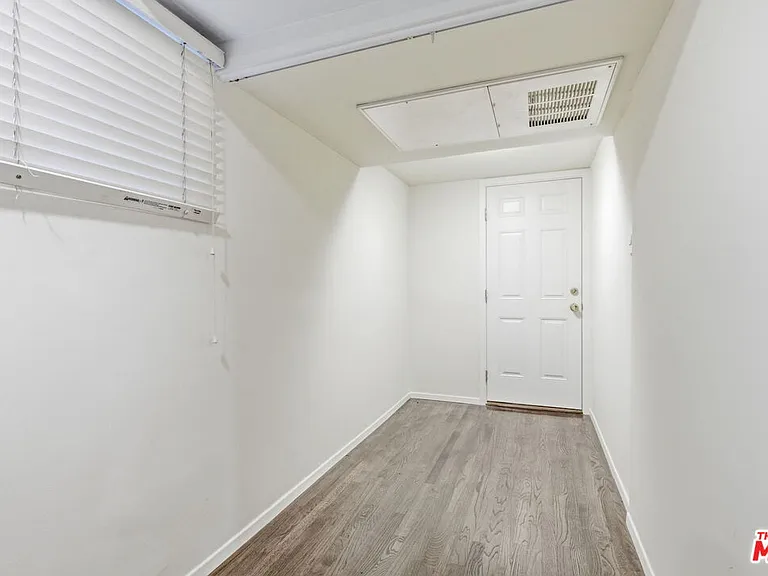 9820 Yoakum Dr — Photo 22