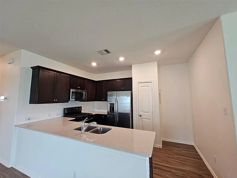 228 Gabriels Bluff Dr — Photo 7