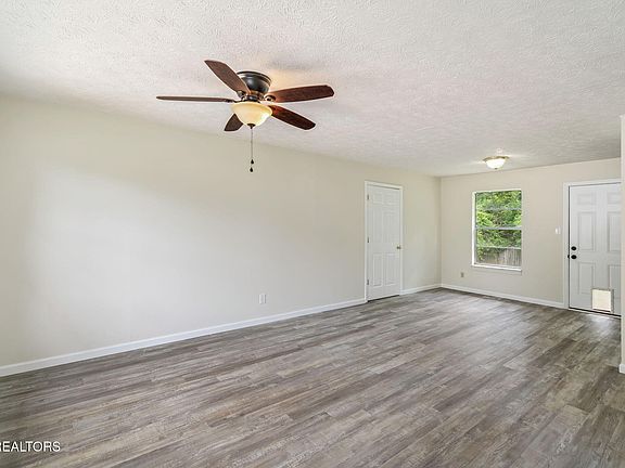 4th image of 3708 Vienna Dr