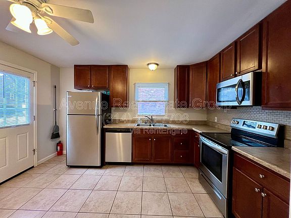 5th image of 1015 Commodore Dr #A