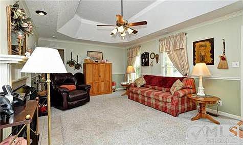 5th image of 639 Stonewall Ln