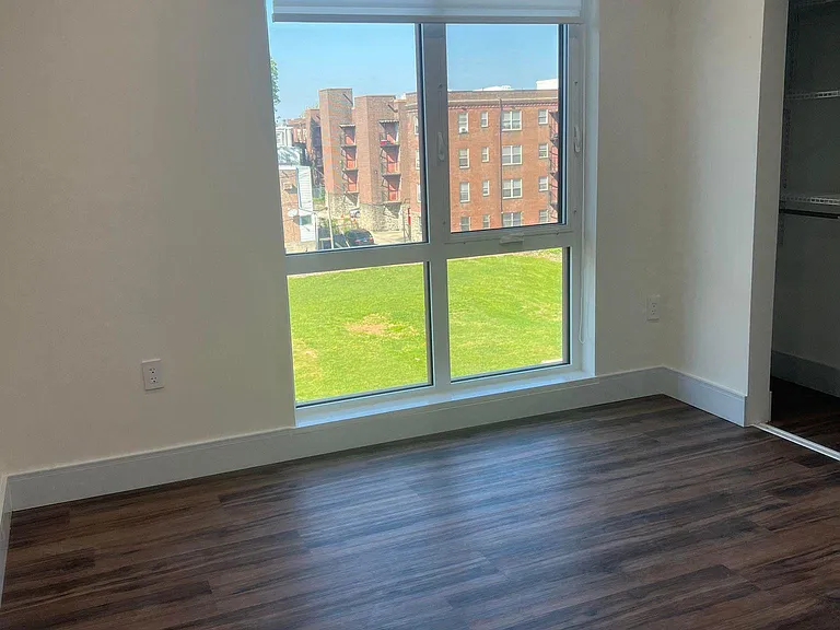 4904 Spruce St #402 — Photo 9