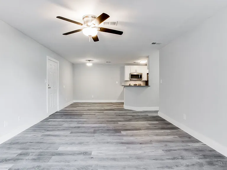 Spring Lake Cove Apartments — Photo 11