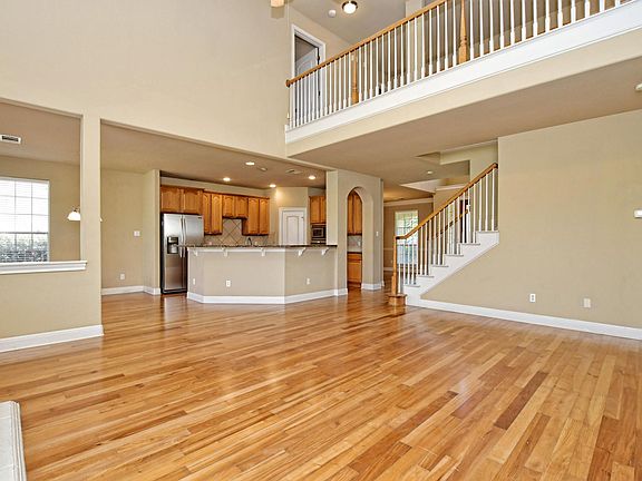 5th image of 303 Hensley Dr