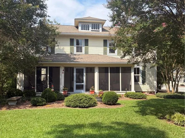 228 Church St, Mathews, VA 23109