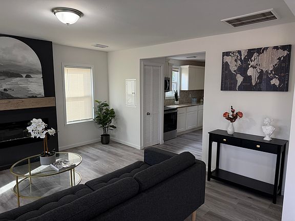 4th image of 447 Glover St