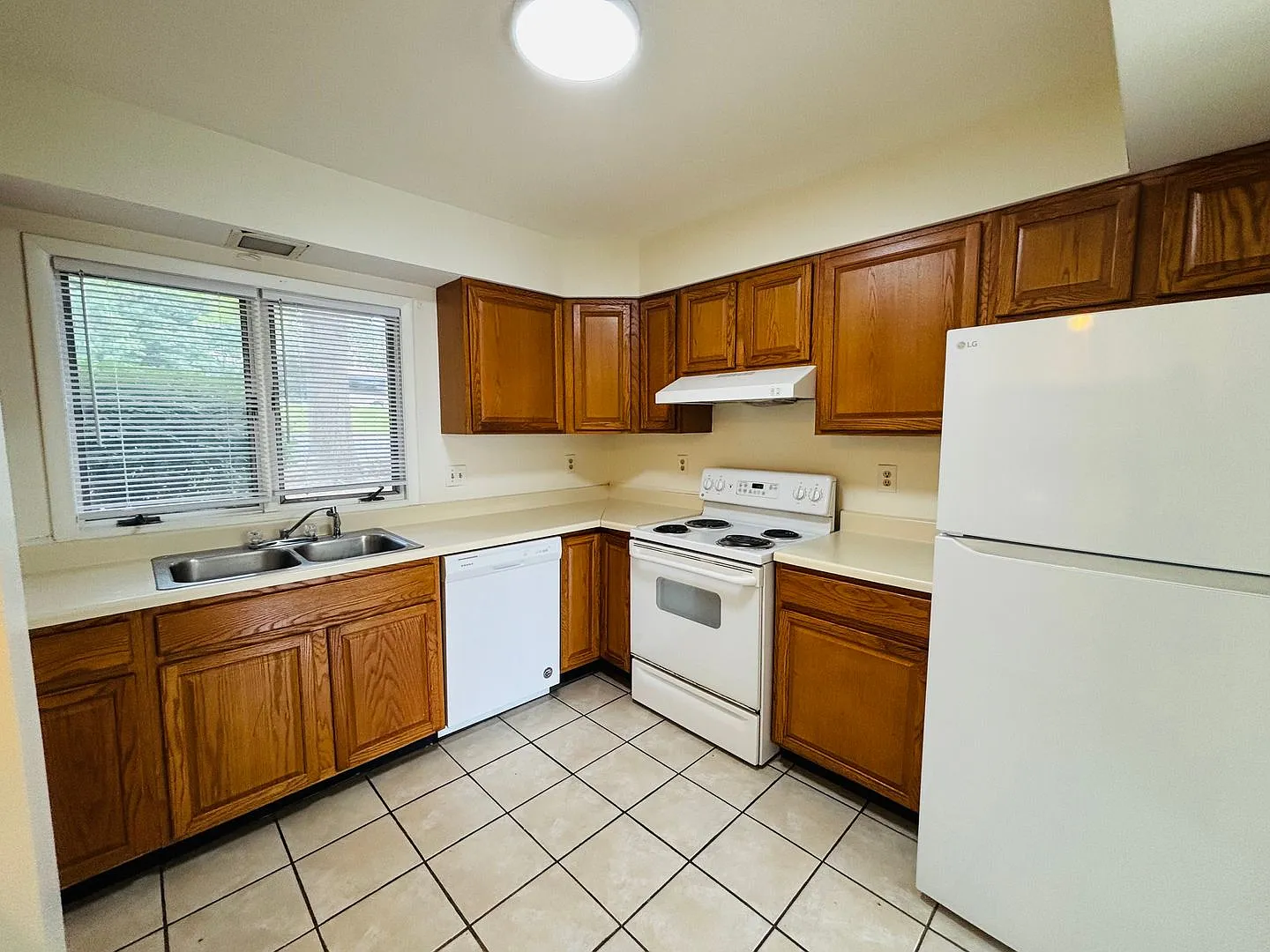 3 Bedroom 2.5 Bath Townhouse — Photo 3