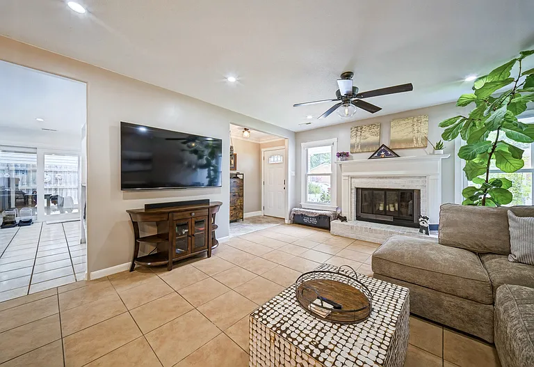 1317 Faraid Ln — Photo 9