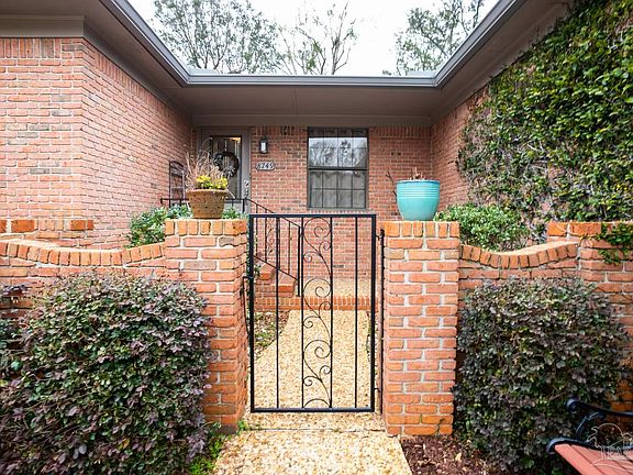 4th image of 8749 Meadowbrook Dr