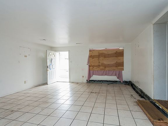 4th image of 22 Hausmann Ct