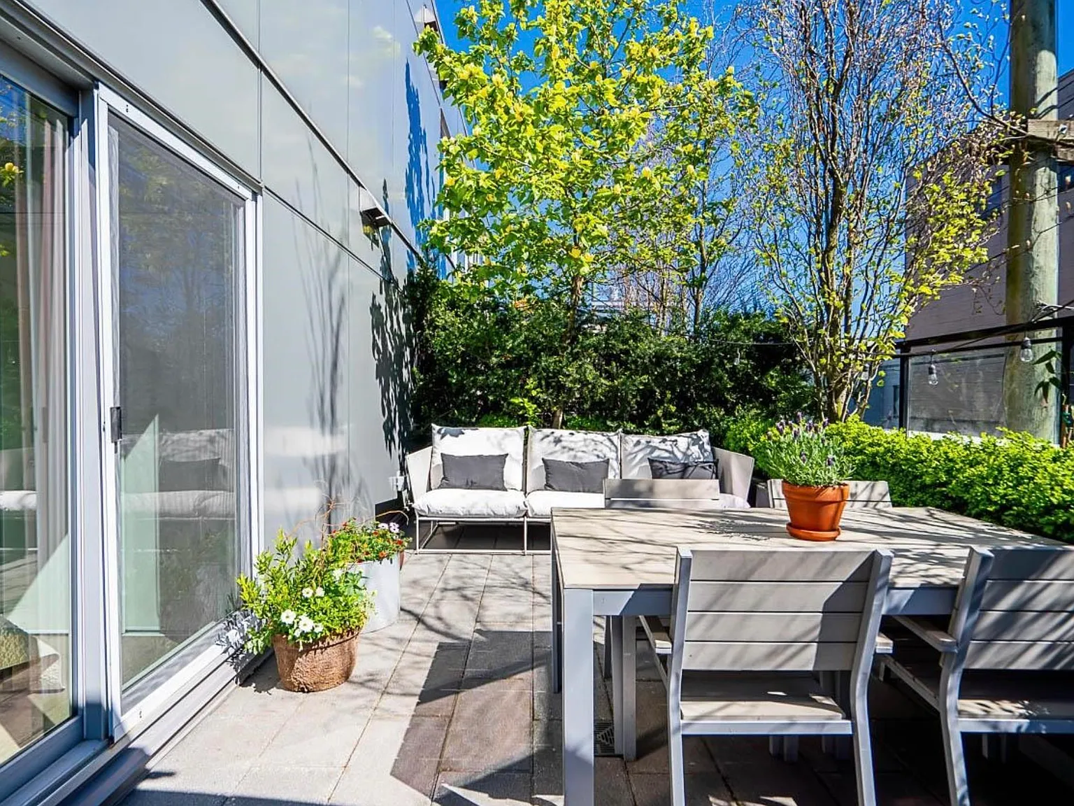 1 bed, 696 sqft, $2,600 — Photo 3