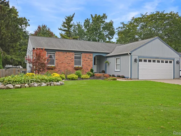 6108 Higgins Ave, Sterling Heights, MI 48314