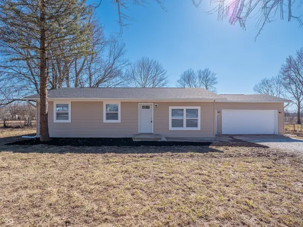 5197 Oakridge Dr, Mooresville, IN 46158