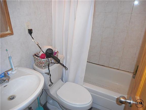4th image of 9 Pell St APT 3B