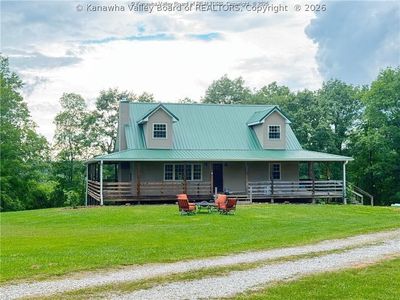 4136 Iva Durst Rd, Leon, WV, 25123