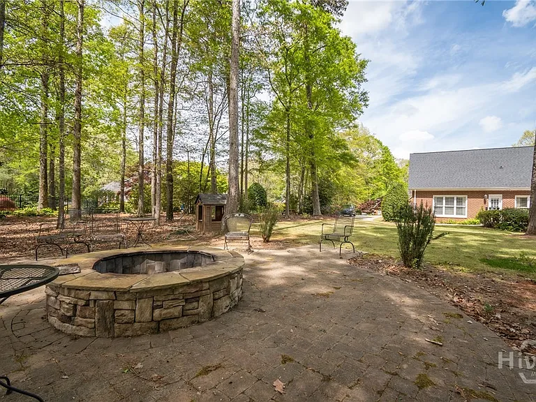 1040 Saint Andrews Dr — Photo 11