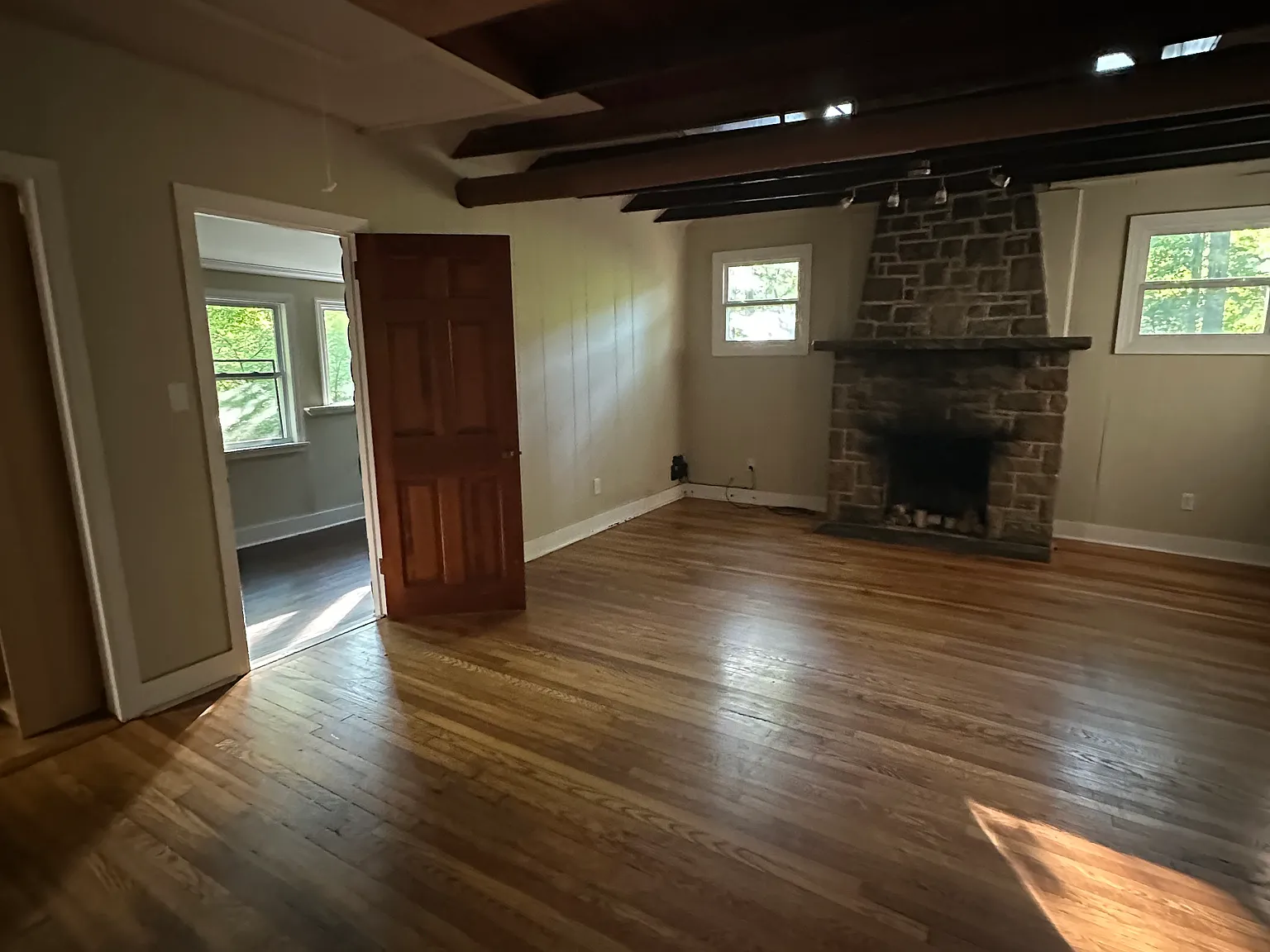1 bed, 450 sqft, $1,300 — Photo 1