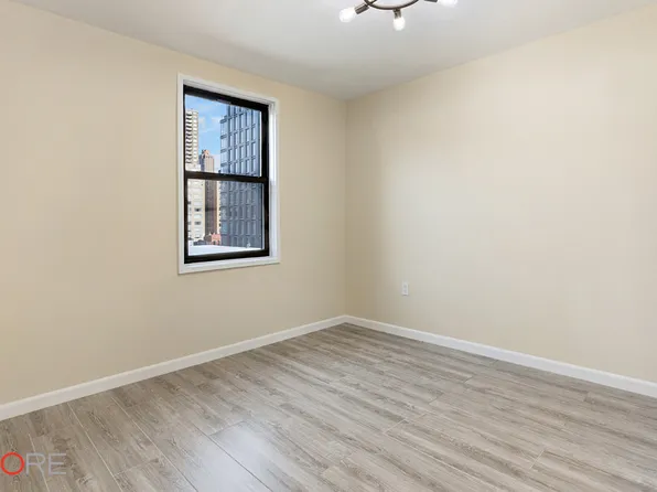 241 East 76th Street image 3 of 6