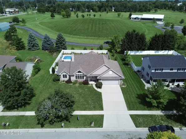 709 Parkside Dr, Wauseon, OH 43567