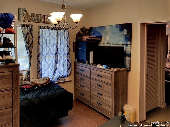 5th image of 1121 Bois Darc St