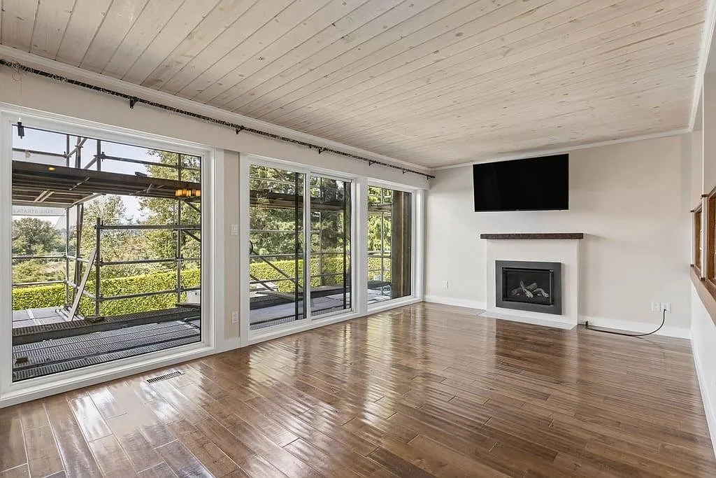 3 bed, 2368 sqft, $5,500 — Photo 2
