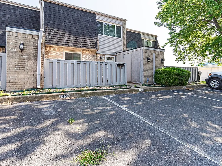 1402 Bill Carrol Dr — Photo 24