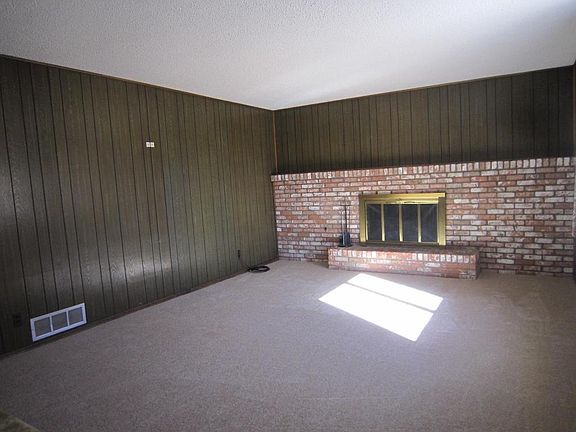 4th image of 4512 Oahu Dr NE