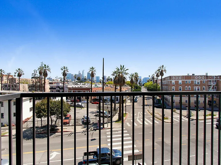 E on Hoover — Photo 6