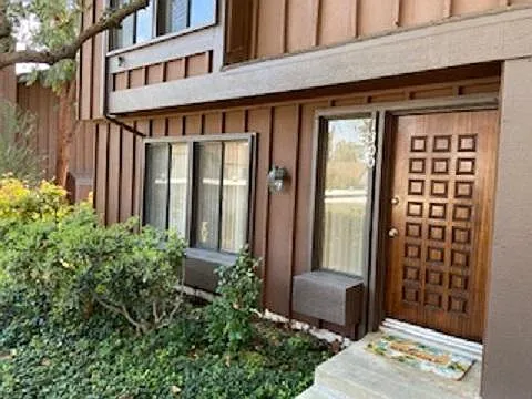 1300 Stonewood Ct — Photo 2