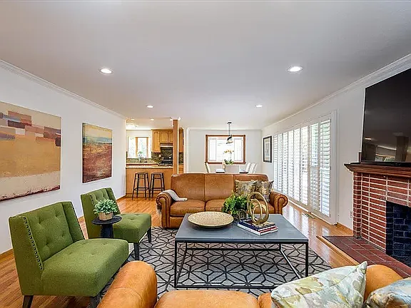 1027 Edmonds Ct — Photo 5