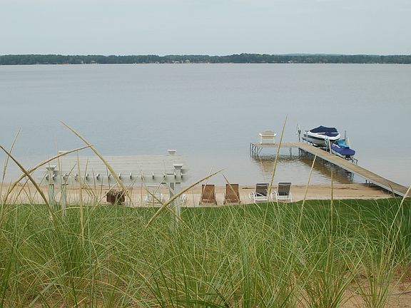 90' beach/ 80'dock/w deck