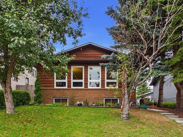 43 E Beaconsfield Rise NW, Calgary, AB T3K 1X3
