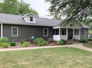 902 N Jefferson St, Robinson, IL 62454