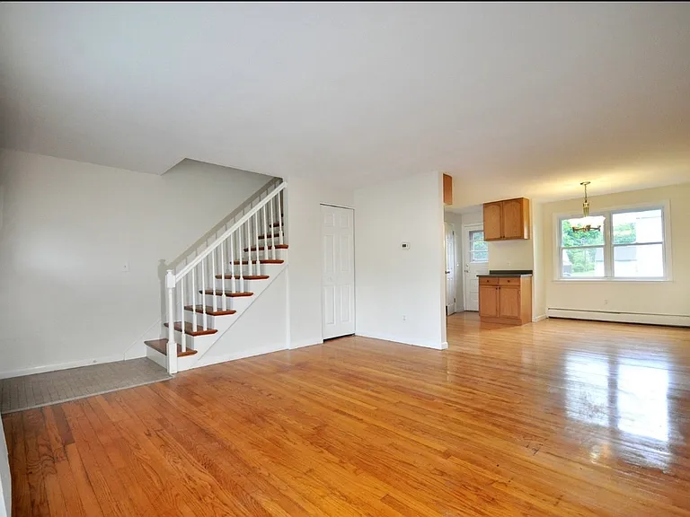 571 Hartford Rd #5 — Photo 6