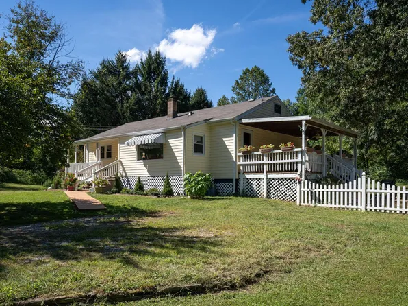 10208 Woodside Ln, King George, VA 22485