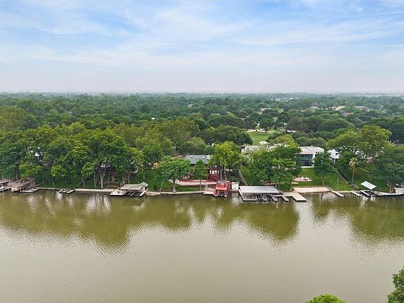 5th image of 640 Woodlake Dr