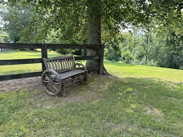 653 Scotts Chapel Rd, Cumberland City, TN 37050
