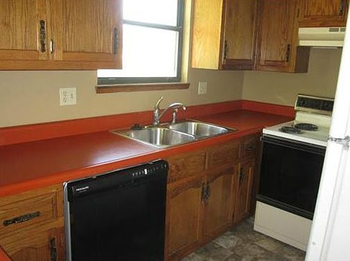 3rd image of 104 Sharon Ln