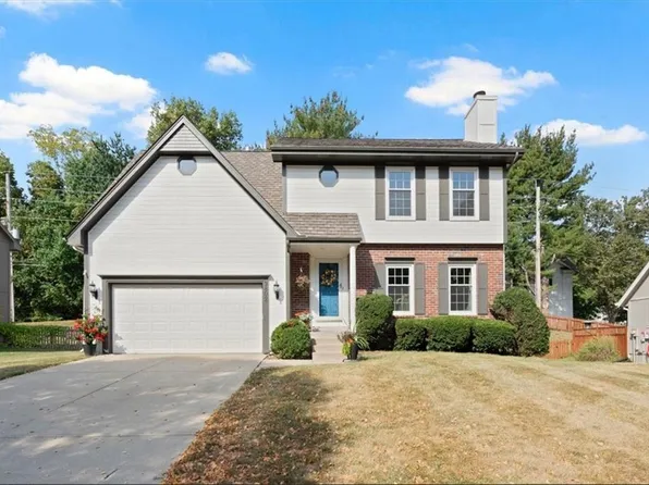 3802 NW Lake Dr, Lees Summit, MO 64064