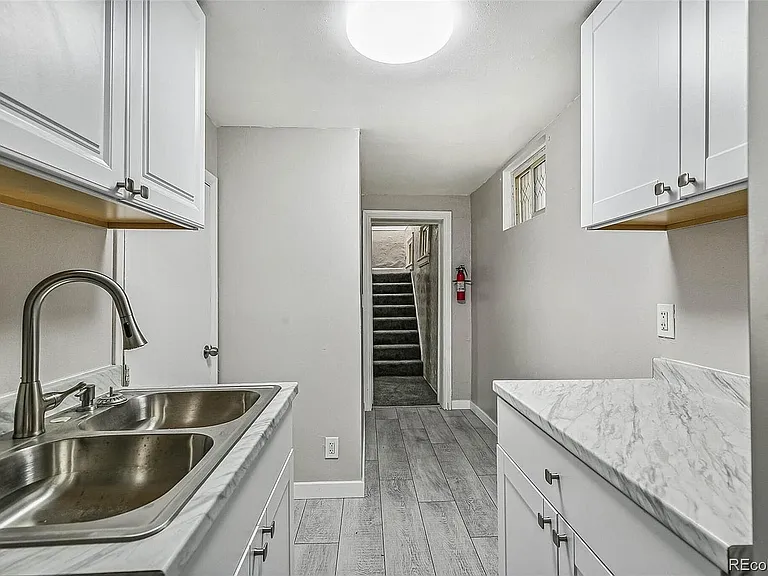 Thomas Logan Apartments — Photo 14