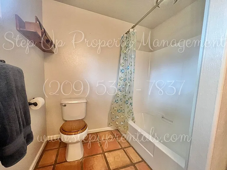 816 Oneida St — Photo 9