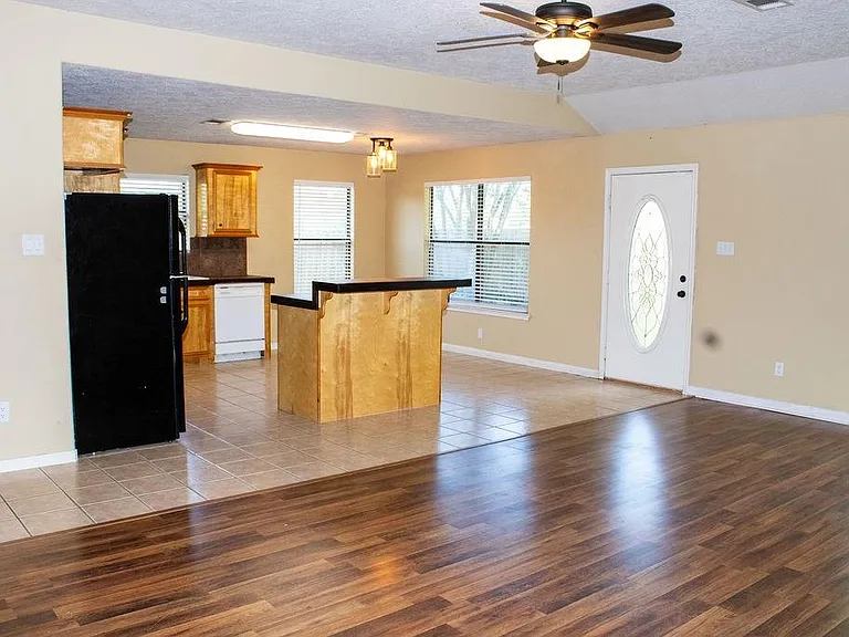 9550 Thousand Oaks Loop — Photo 12