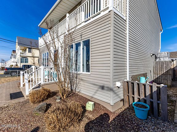 5th image of 126 Randall Avenue